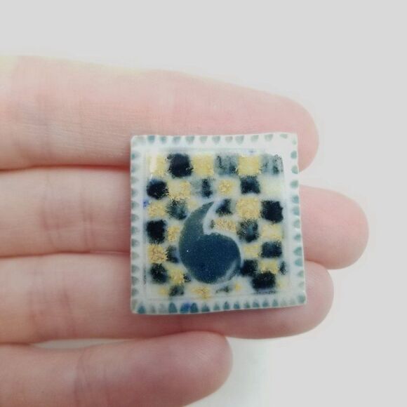 Vintage Single Quotation Mark and Checkered Background Square Brooch, Handmade - Picture 4 of 6